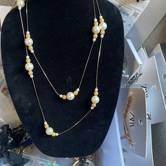 Gold Layered pearl Necklace - Picture 4 of 12